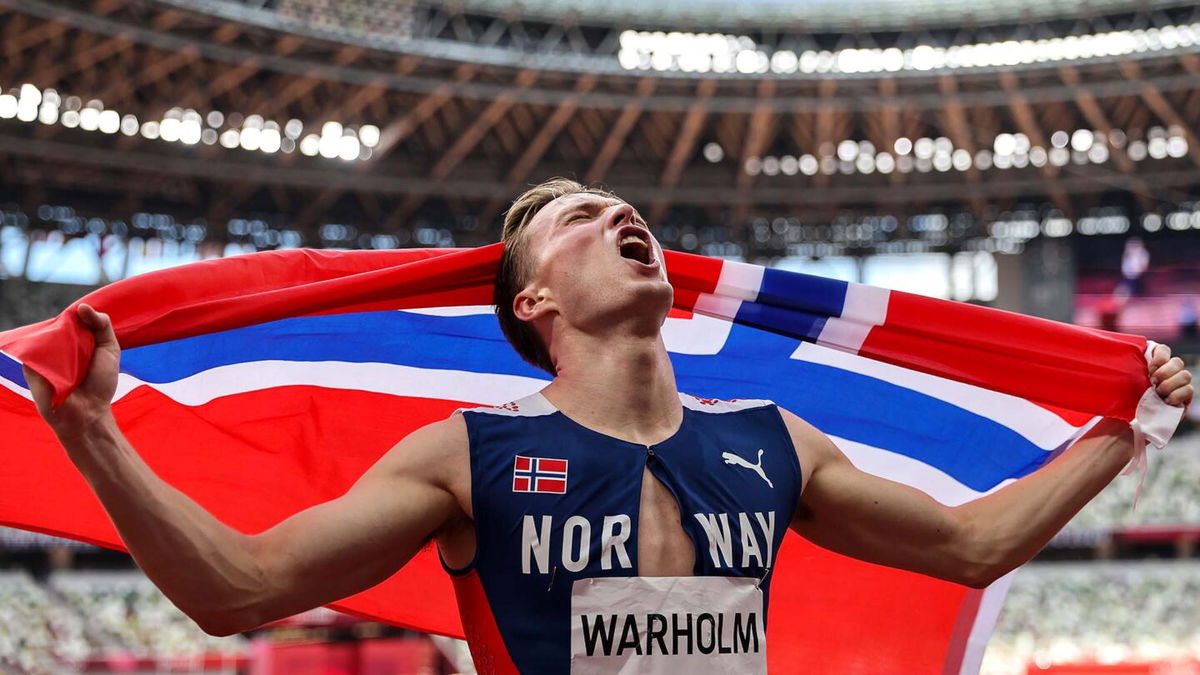 Warholm sets new world record