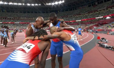 U.S. men execute blistering 4x400m relay for heat win