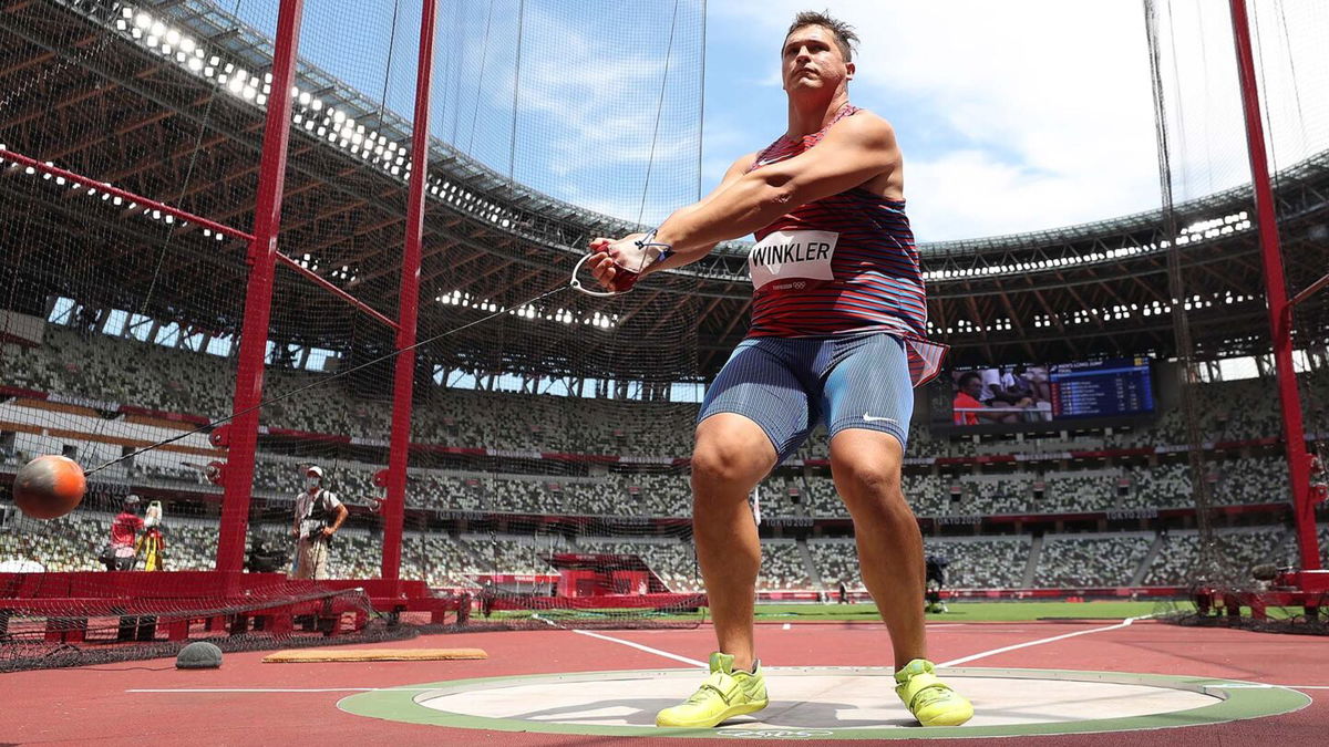 Heaping heaves during men's hammer throw qualifying round