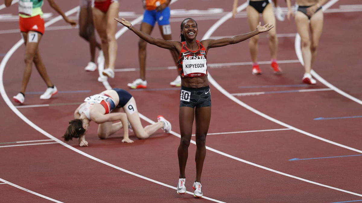 Kipyegon defends gold in women's 1500m final