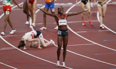 Kipyegon defends gold in women's 1500m final