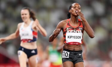 Kenya's Kipyegon defends 1500m crown