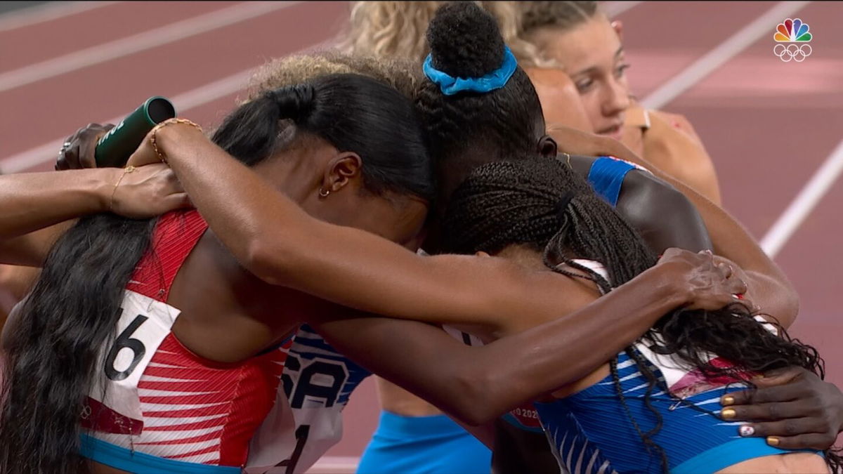 Felix claims history with U.S. gold in women's 4x400m relay