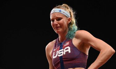 USA's Sandi Morris snaps pole