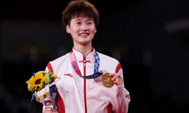 Chen wins badminton women's singles gold