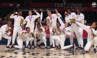 U.S. women receive seventh-straight basketball gold medal