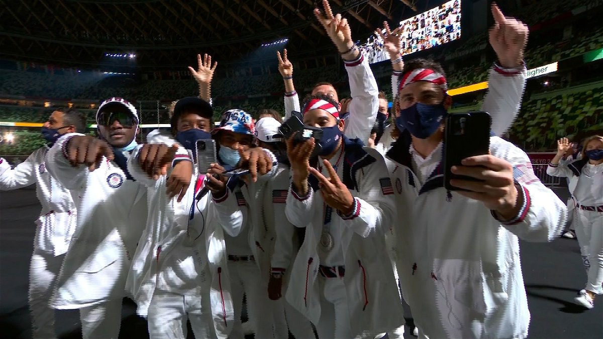 Team USA enters Closing Ceremony in Tokyo