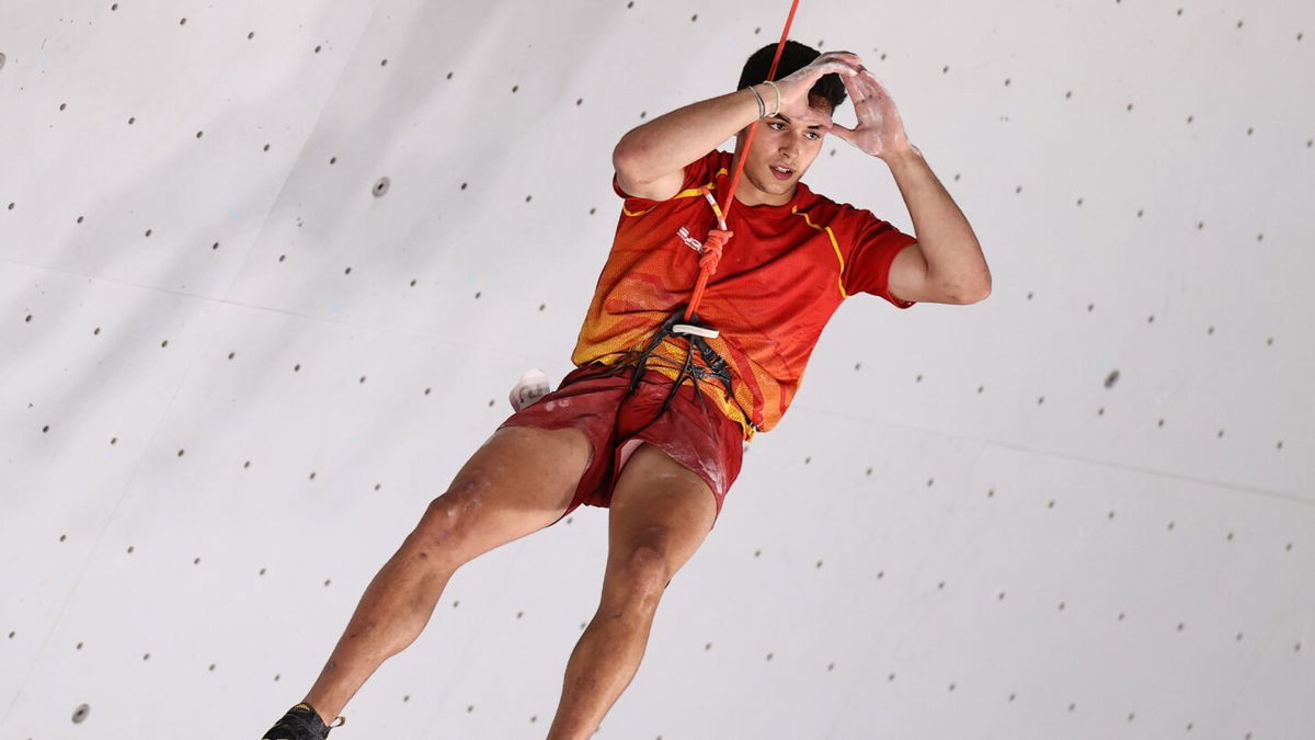 Alberto Ginez Lopez wins historic men's sport climbing gold