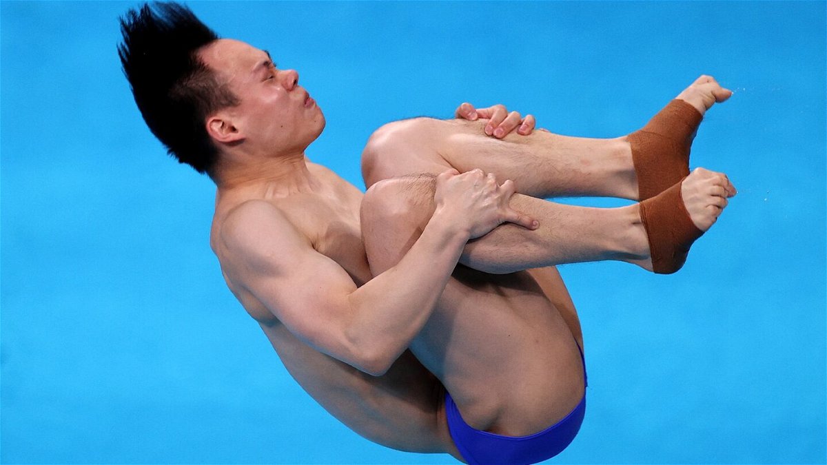 Xie Siyi nails 100-point dive in springboard semifinals