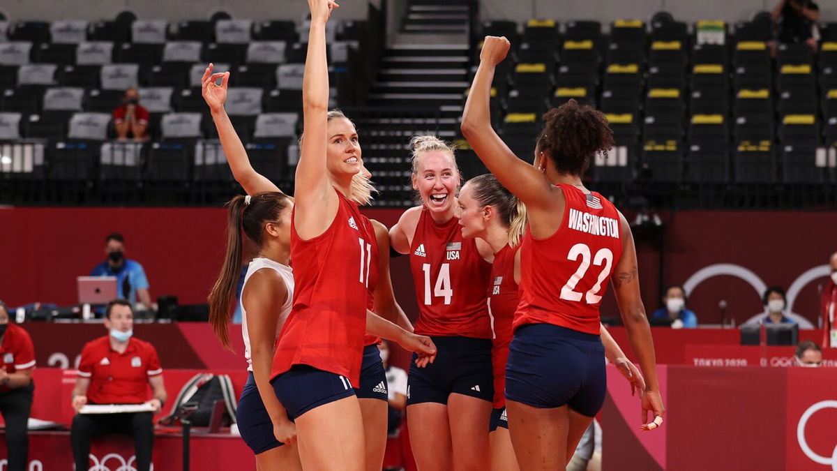 USA women recover for late volleyball win over Italy