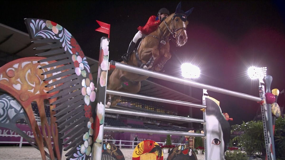 Low angle of McLain Ward and Contagious jumping multi-color hairbow oxer