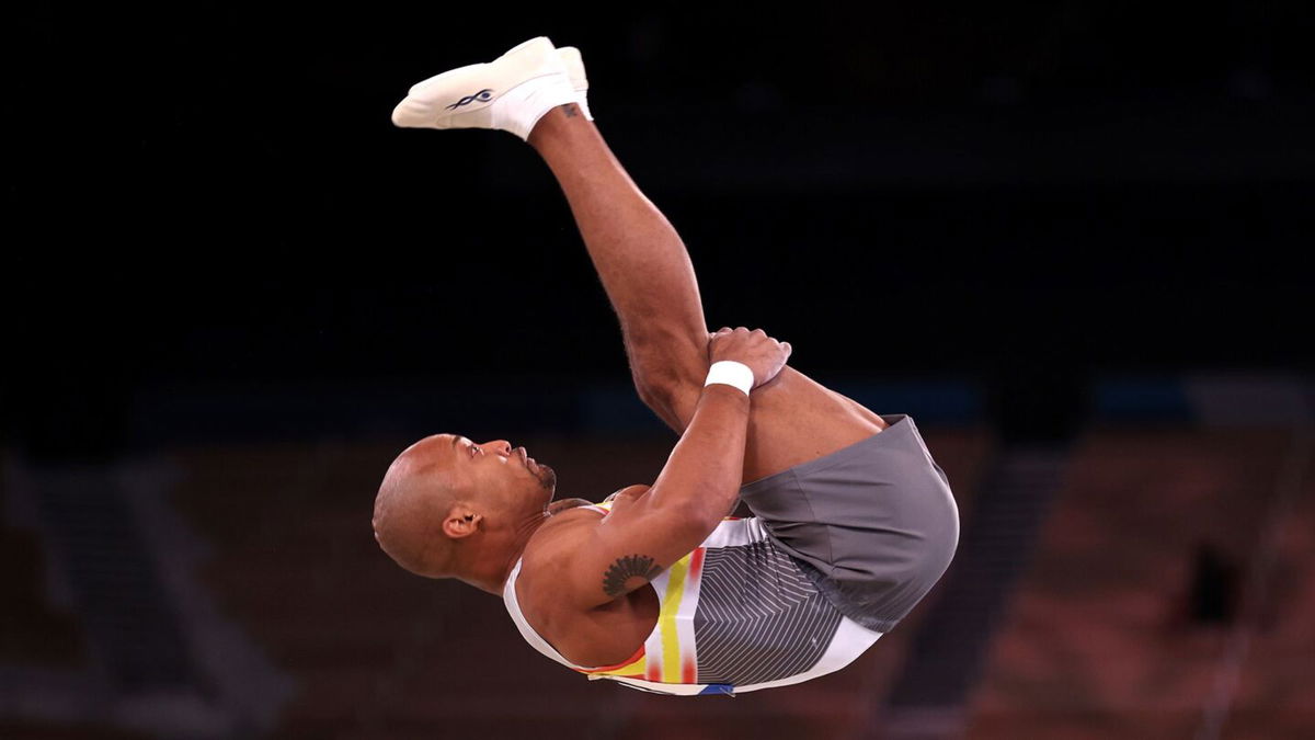 Rayderley Zapata takes silver on floor after tiebreak