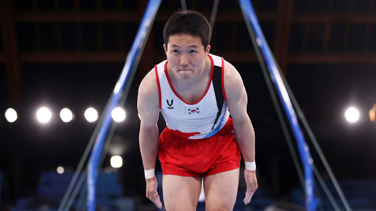 Shin Jea-Hwan wins men's Olympic vault final