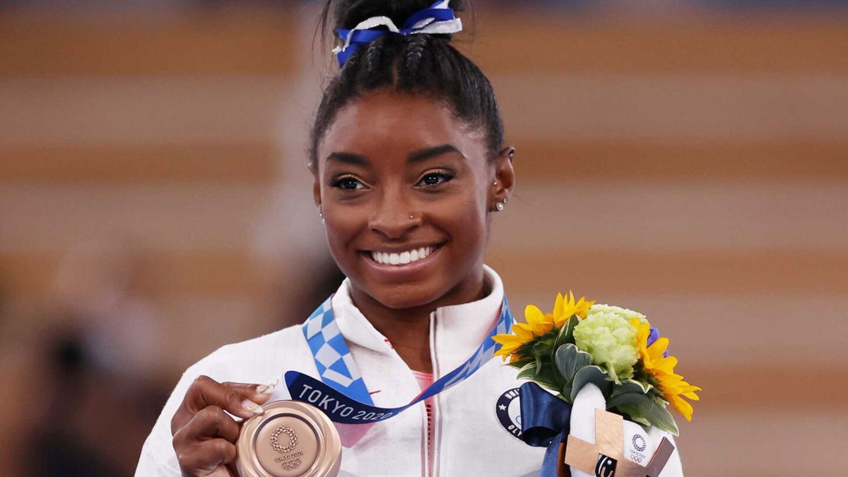 Simone Biles takes bronze on beam