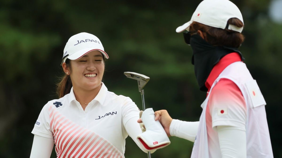 Mone Inami putts for her fourth consecutive birdie