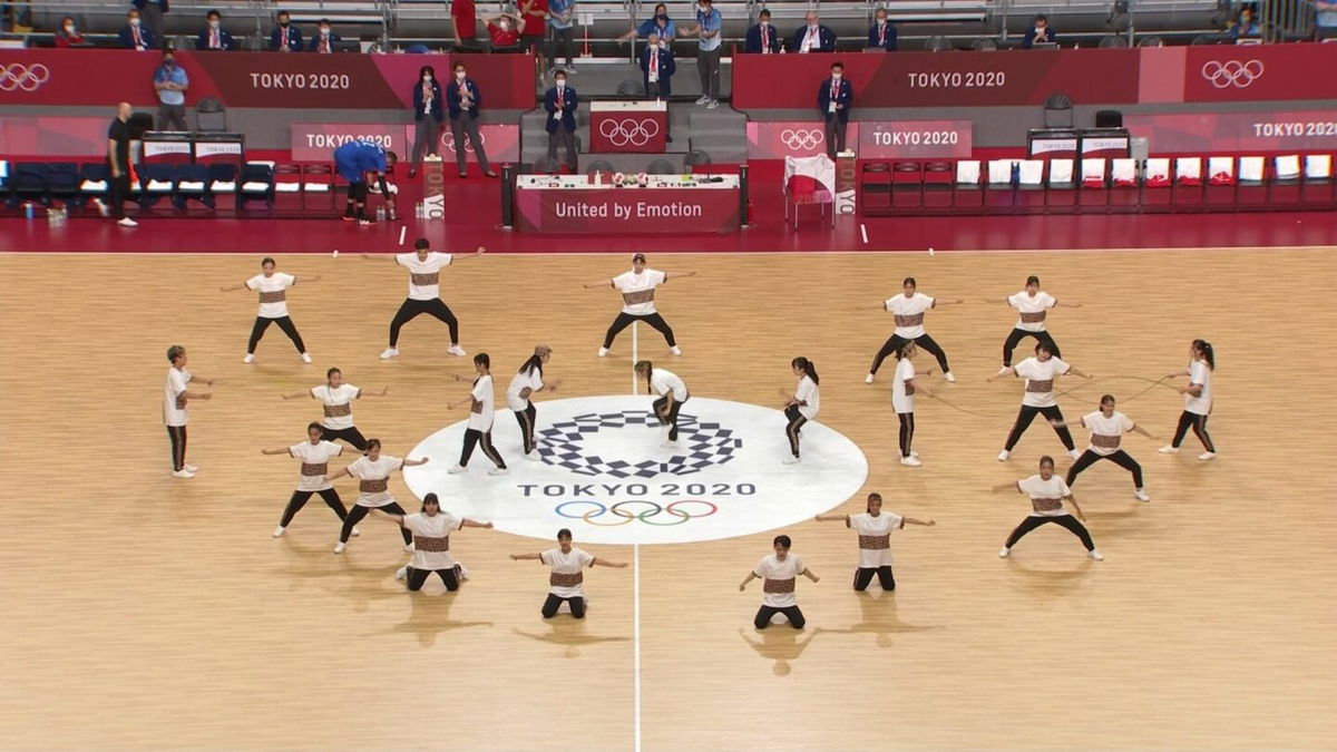 Jump rope halftime show entertains in Tokyo