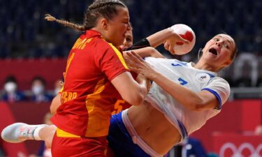 Defending gold medalists from Russia handle Montenegro