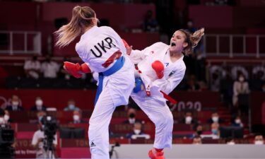 Goranova and Terliuga fight on the mat