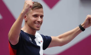 Jean Quiquampoix wins men's rapid-fire pistol