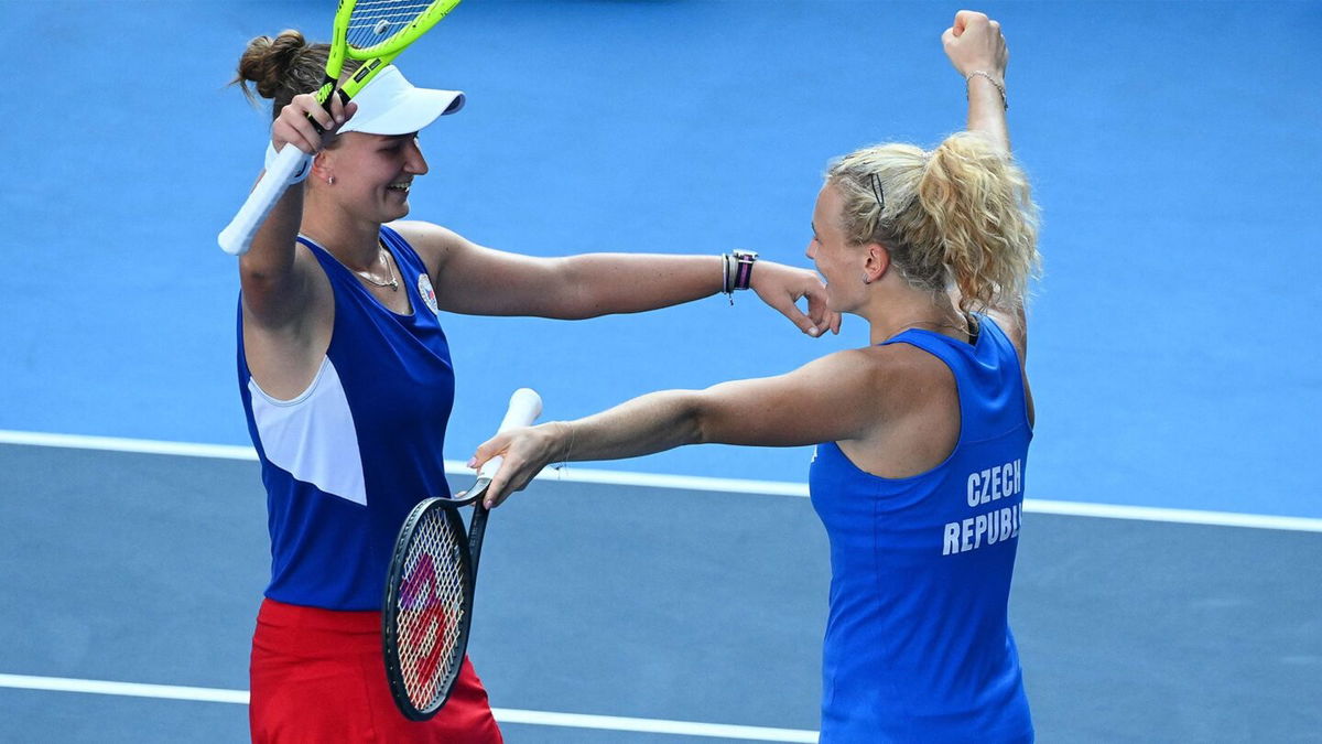 Czech duo wins in straight sets for women's doubles gold