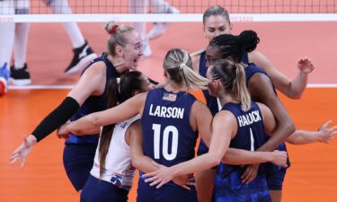 Team USA advances in straight sets in indoor volleyball