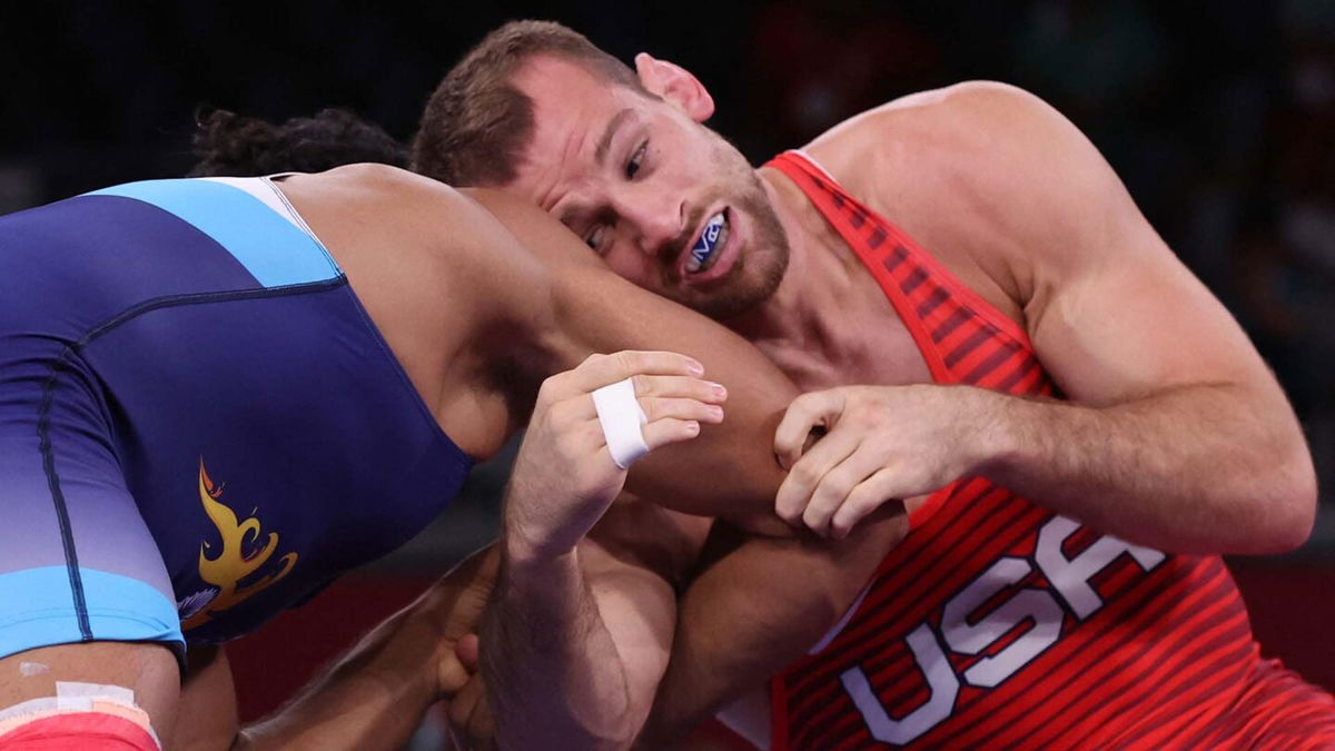 Taylor and Punia struggle mid-match