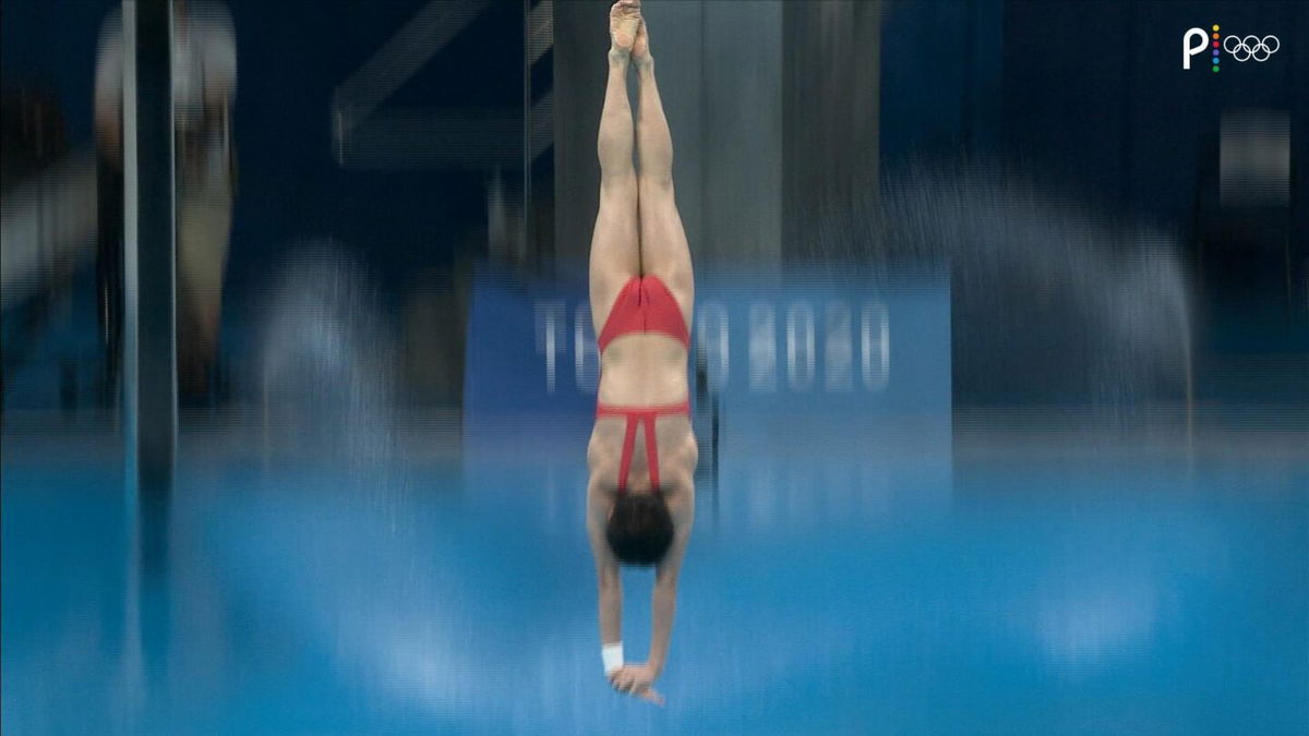 Breakthrough moments: Quan Hongchan dives to perfection