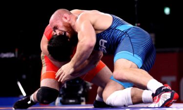 Kyle Snyder gets tangled up