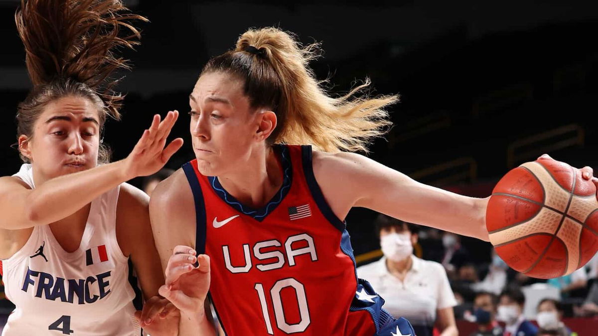 Breanna Stewart drives for the U.S. women's basketball team