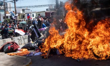 Restrictions on the movement of migrants are gaining momentum. Demonstrators burn a makeshift camp for Venezuelan migrants during a protest against illegal migration in Iquique