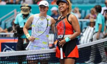 Iga Swiatek of Poland and Naomi Osaka of Japan at the women's singles finals in the Miami Open on Saturday.