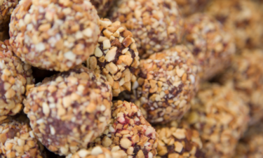 10 plant-based snacks to pack when you're on the go