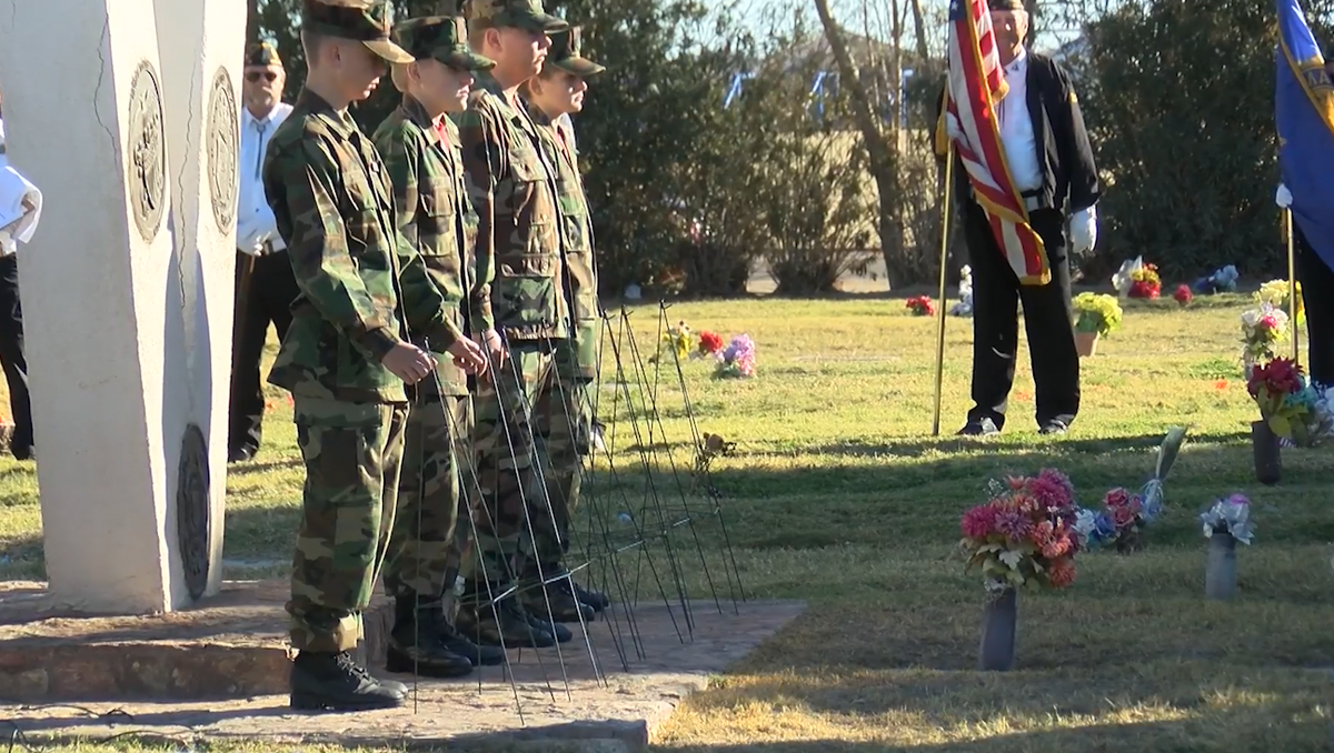 Wreaths Across America to hold Yuma fundraiser Saturday - KYMA