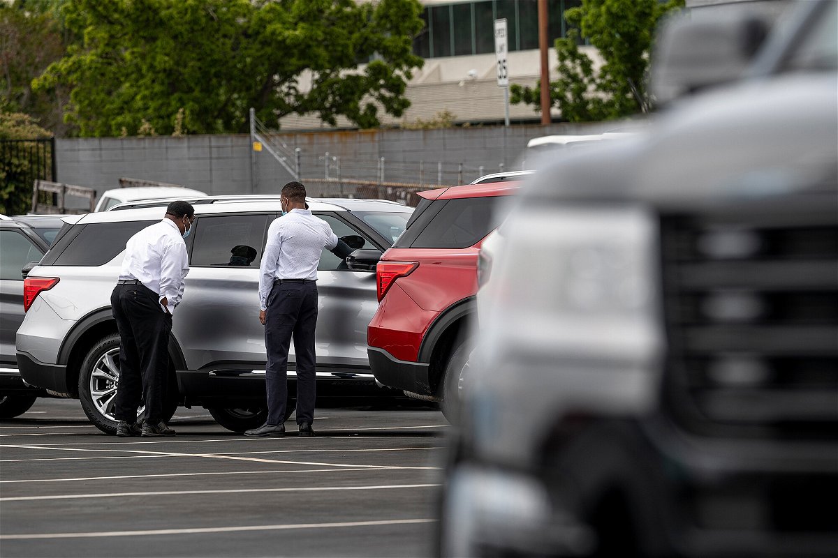 <i>David Paul Morris/Bloomberg/Getty Images</i><br/>Customers view a vehicle for sale at a Ford Motor Co. dealership in Richmond