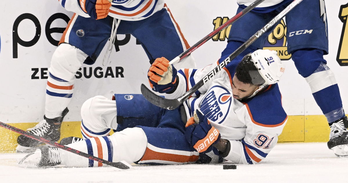 <i>Jason Behnken/AP</i><br/>Kane (center) will be out for 3-4 months following surgery after sustaining a deep cut to his wrist on November 8.