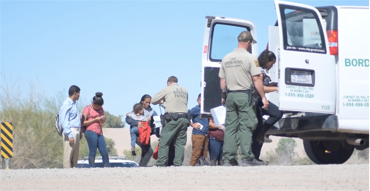 BORDER PATROL AGENTS ROUND UP MIGRANTS CROSSING THE U.S./MEXICO BORDER.