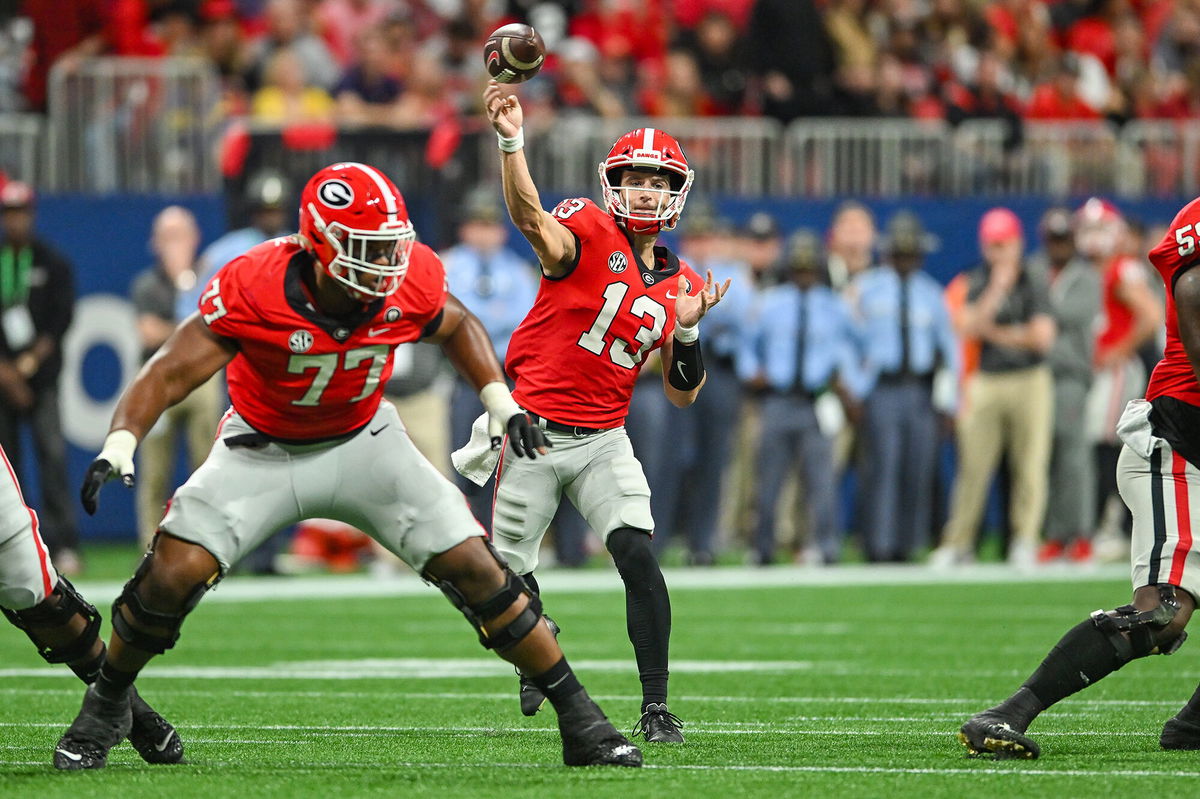 <i>Rich von Biberstein/Icon Sportswire/Getty Images</i><br/>Georgia quarterback Stetson Bennett (13) throws a pass against the LSU Tigers.