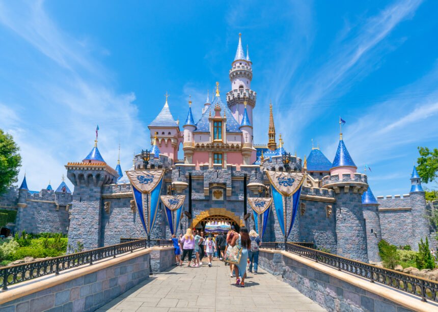 Sleeping Beauty Castle MagicBand+ – Disneyland