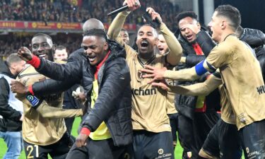 Lens players celebrate after their victory against PSG.