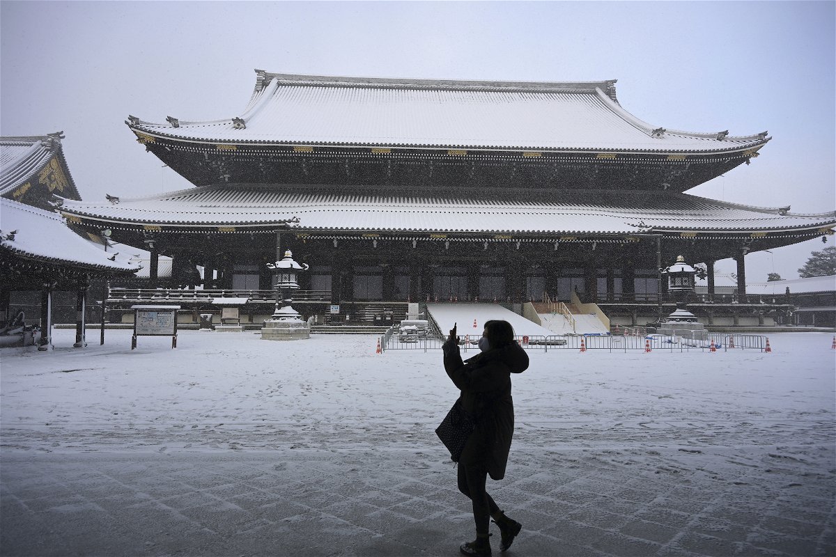 <i>Michihiro Kawamura/The Yomiuri Shimbun/AP</i><br/>The ground is covered with snow in Kyoto on Jan. 25
