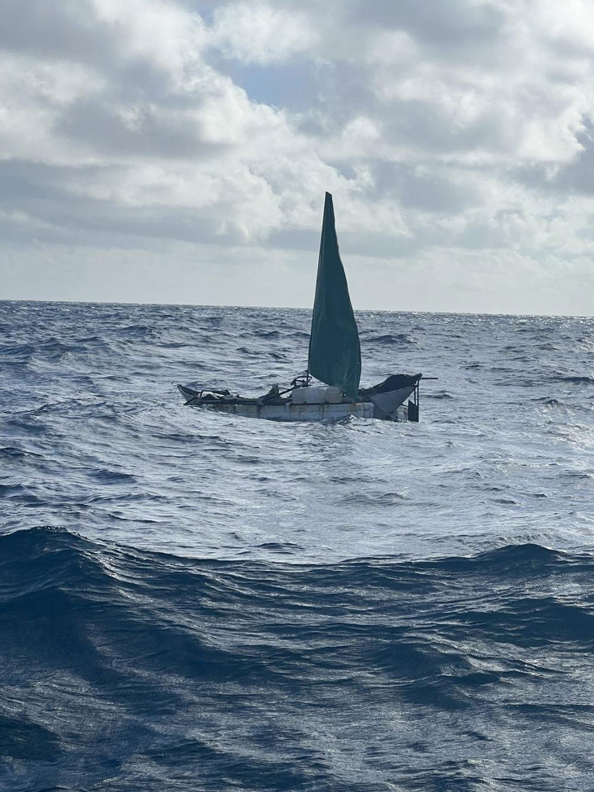 <i>US Coast Guard</i><br/>This vessel was spotted south of Marathon