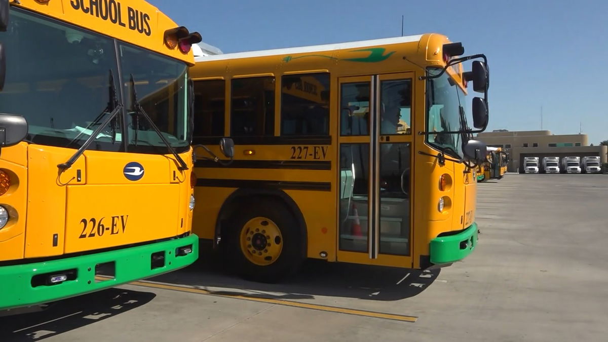 School district in California rolls out electric school buses - KYMA