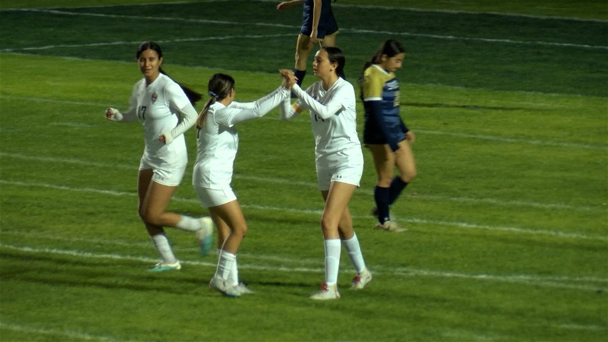 Calexico girls soccer stays undefeated, beats Yuma Catholic 3-1 on the road