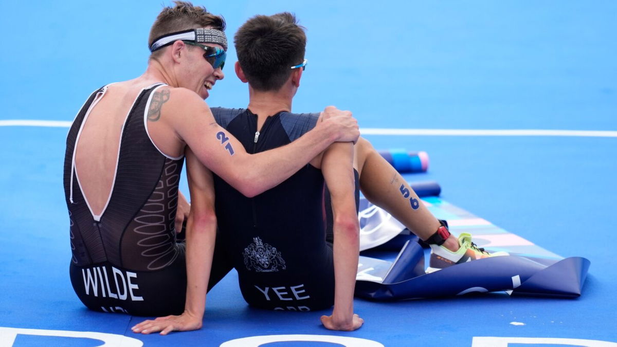 Wilde embraces Yee after a crazy triathlon finish