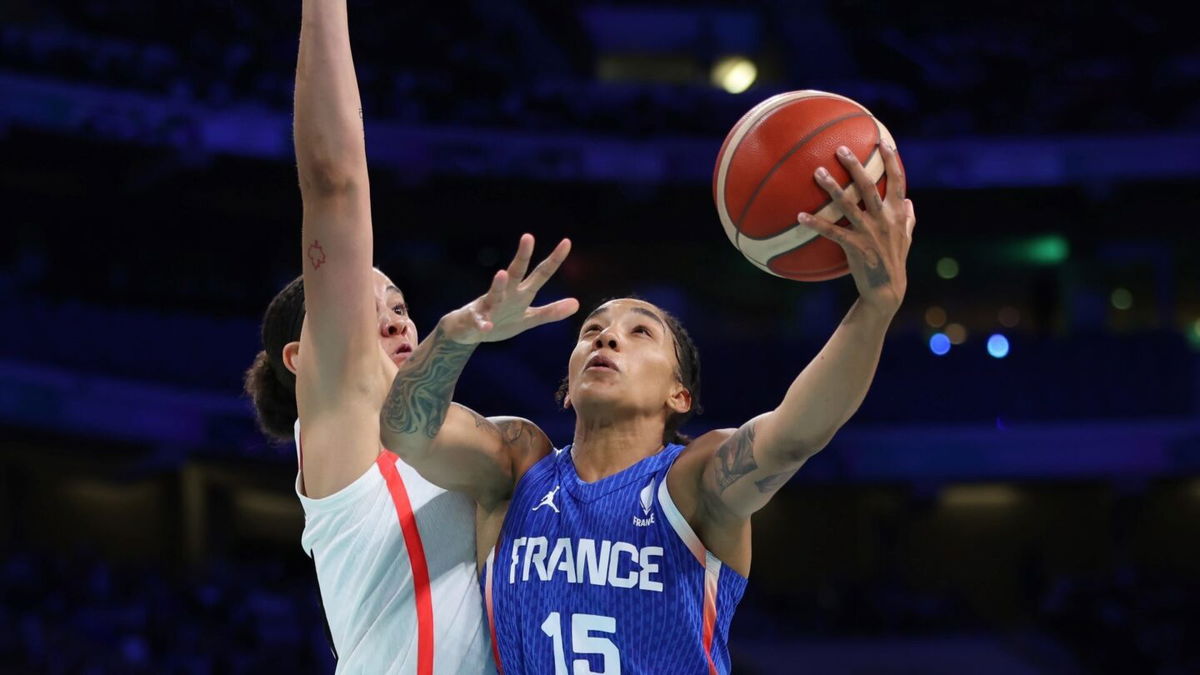 Gabby Williams tries a layup against Canada