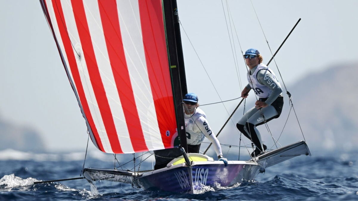 Ian Barrows and Hans Henken compete in men's skiff