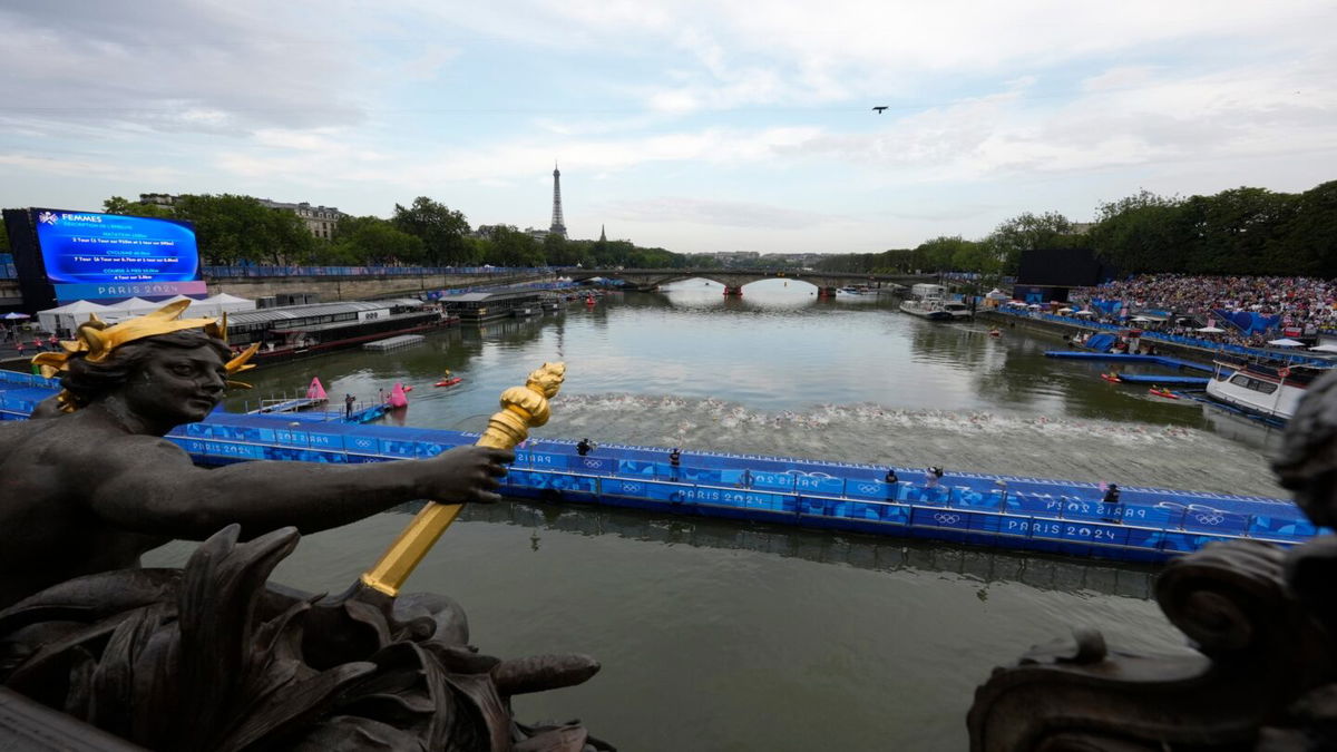 Women triathletes prepare for their race