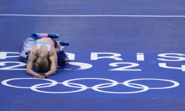 Cassandre Beaugrand wins the women's triathlon