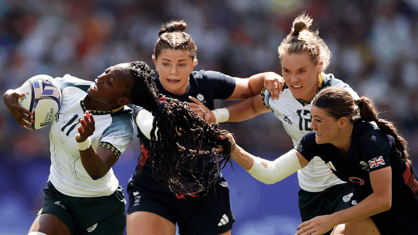 Isla Norman-Bell grabs a hold of Kemisetso Baloyi's hair in a rugby sevens match at the Olympics