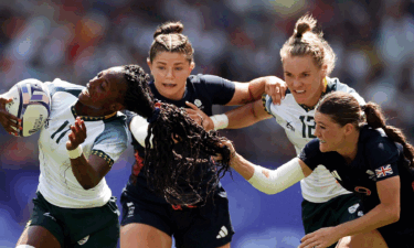 Isla Norman-Bell grabs a hold of Kemisetso Baloyi's hair in a rugby sevens match at the Olympics